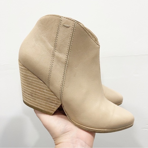 Eileen Fisher Trail Leather Ankle Bootie Size 5 Classic Neutral - Picture 2 of 13